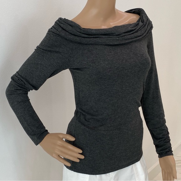 NWOT Pretty Max Studio Grey Off the Shoulder Feminine Top - Picture 4 of 9